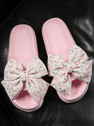 Pantuflas gruesas con lazo de flores rosas