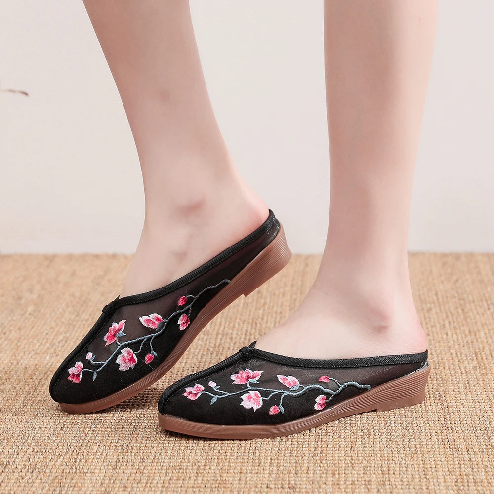 Embroidered Women Close Toe Canvas Slippers