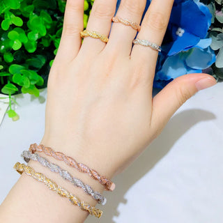 Elegante conjunto de brazalete y anillo abierto