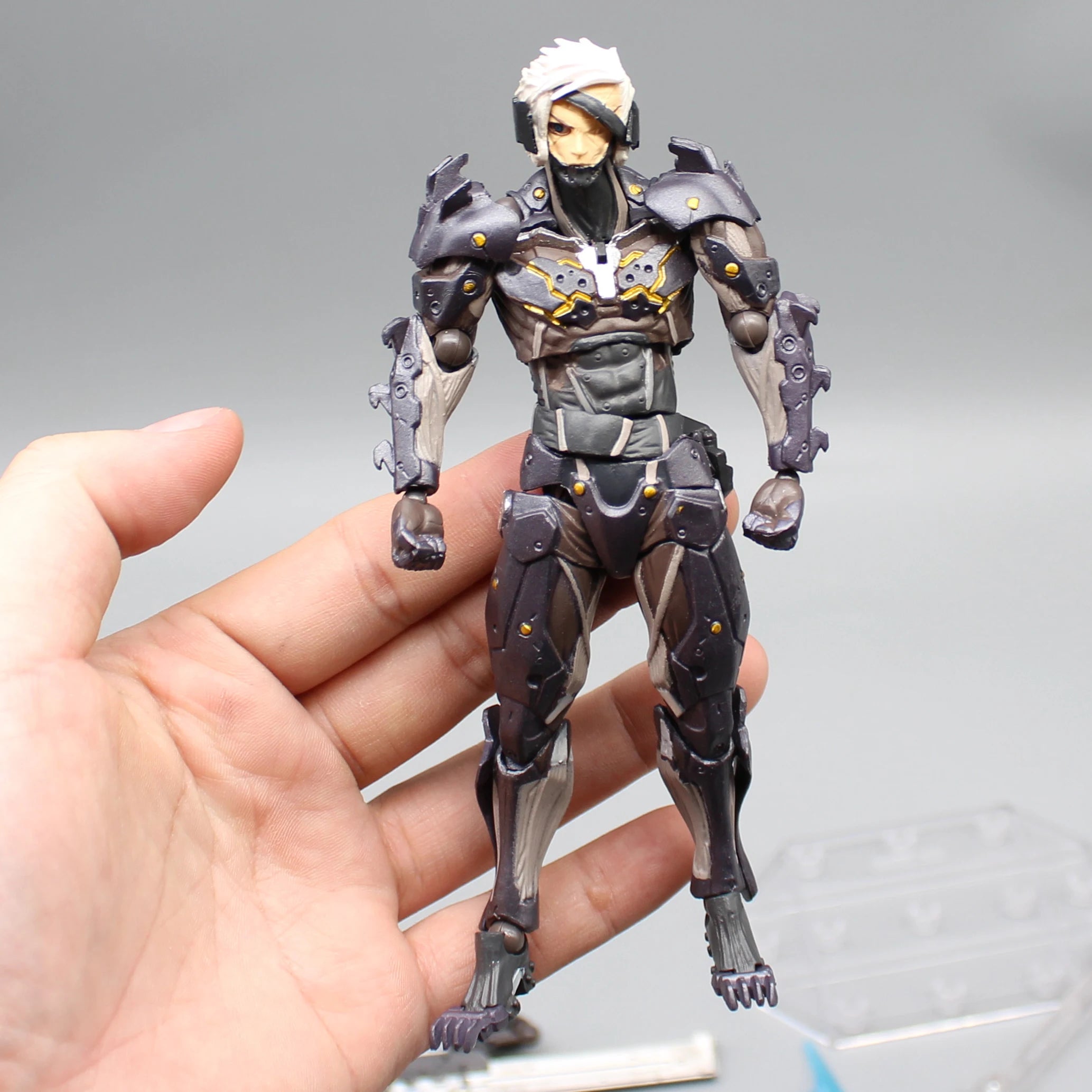 Metal Gear Rising Thunder Hand Toys