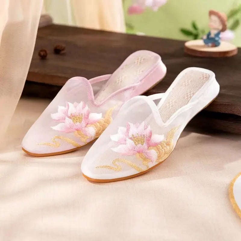 Low Heels Embroidered Slipper